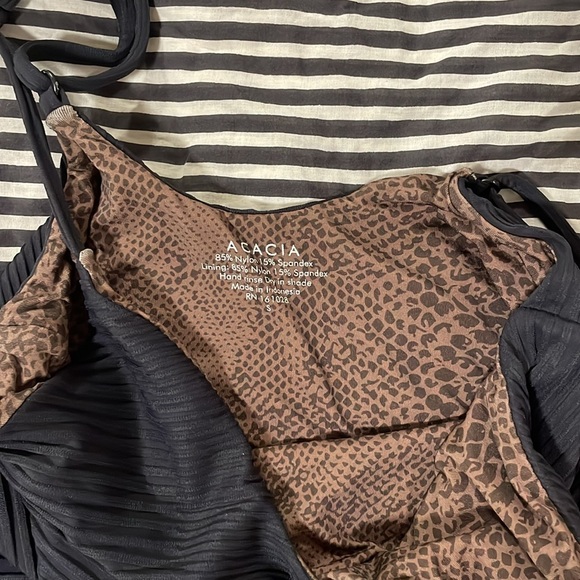 ✖️SOLD✖️Acacia Stella one piece - Picture 2 of 2